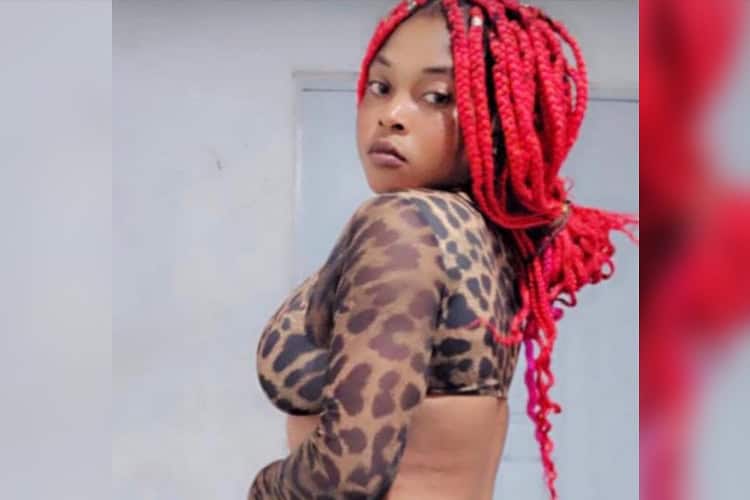 Tenía 25 años. La roció con un líquido inflamable su pareja, provocándole graves quemaduras en el 80 % del cuerpo. La joven falleció seis después, el 25 de diciembre. El feminicida aún no ha sido localizado. Ocurrió el <strong>19 de diciembre</strong> en el sector Los Charamicos,  Sosúa, Puerto Plata.