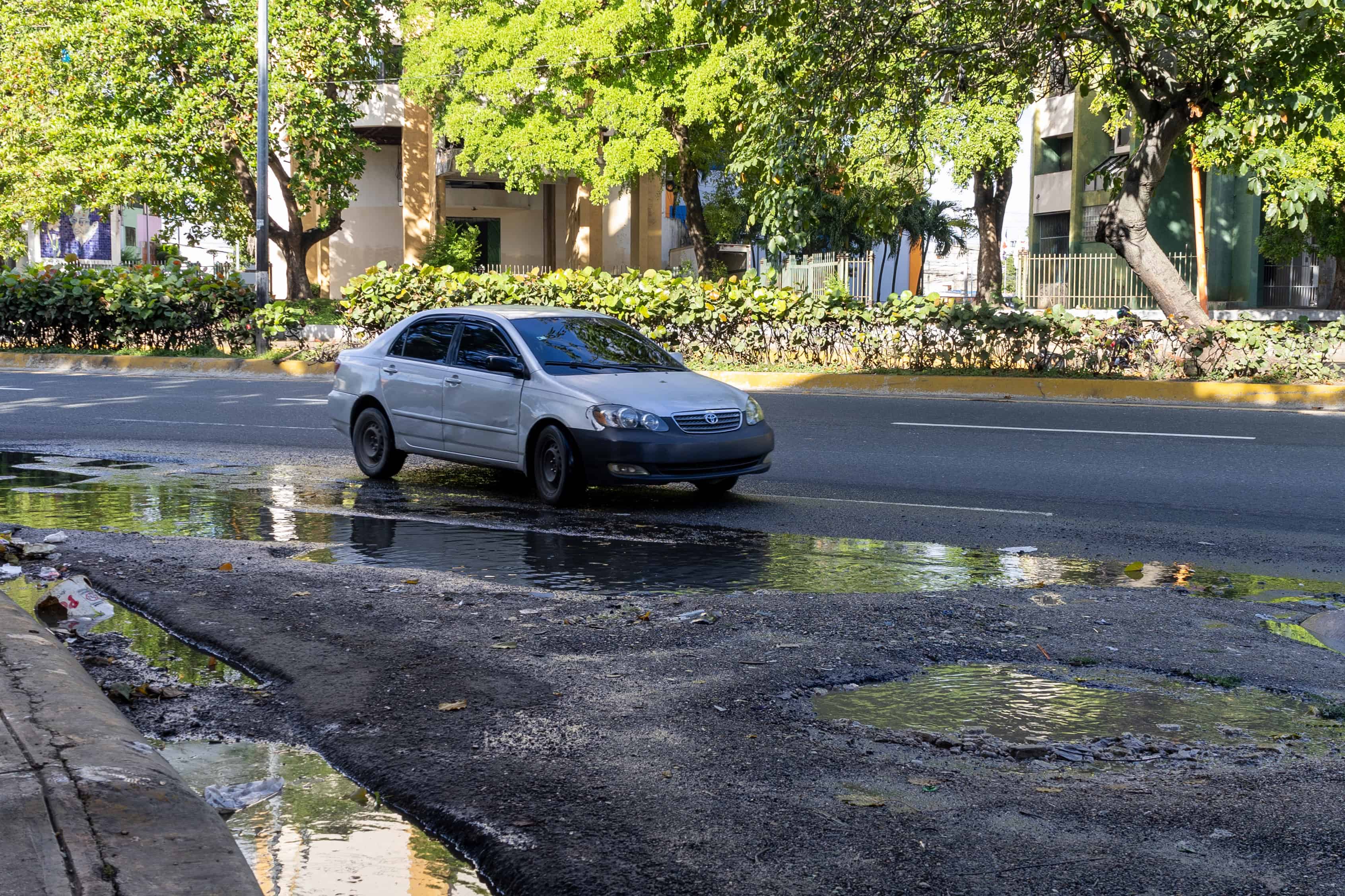 Entrada a la calle Francisco Núñez Fabián desde la avenida Expreso V Centenario.