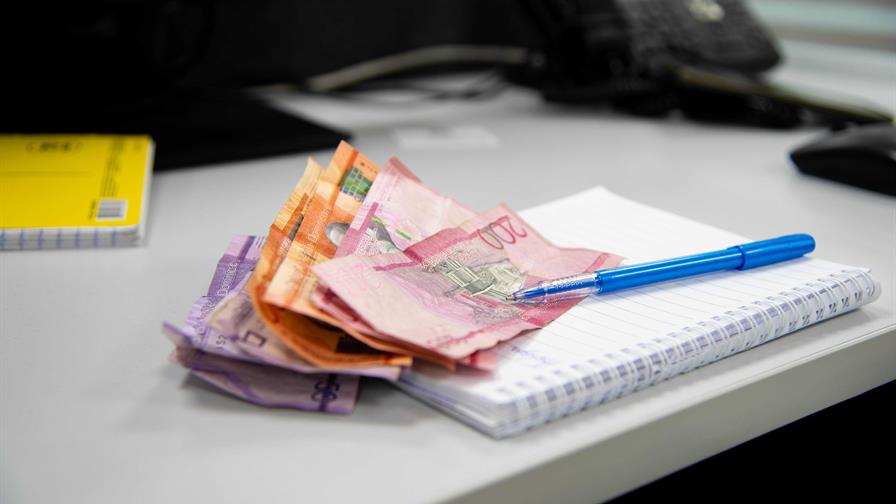 Los salarios mínimos serán ajustados un 8 % al alza en febrero Los salarios mínimos serán ajustados un 8 % al alza en febrero