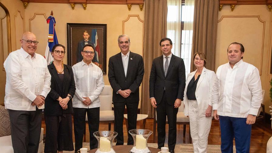 Abinader recibe a Michel Camilo y autoridades del Berklee College of Music Abinader recibe a Michel Camilo y autoridades del Berklee College of Music