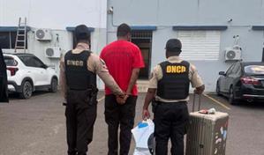 Arrestan a un extranjero en el aeropuerto de Puerto Plata por posesi&oacute;n de marihuana