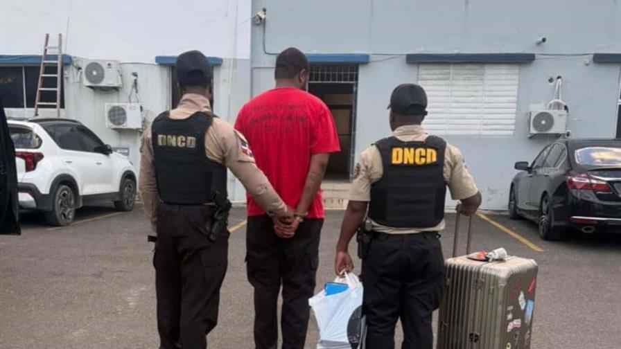 Arrestan a un extranjero en el aeropuerto de Puerto Plata por posesi&oacute;n de marihuana