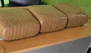 Miembros del Ej&eacute;rcito ocupan marihuana y apresan a dos hombres en Dajab&oacute;n