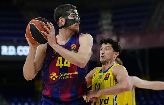 El Bar&ccedil;a cumple ante el Maccabi en un Palau desierto