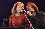 Hugh Jackman y Kate Hudson unen sus voces en Song Sung Blue, una historia de amor real Hugh Jackman y Kate Hudson unen sus voces en Song Sung Blue, una historia de amor real
