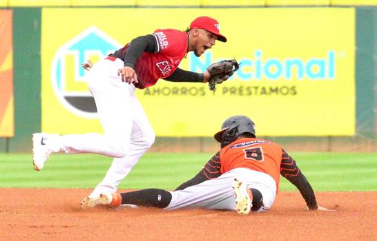 Escogido y Toros justifican su liderato con caminos distintos