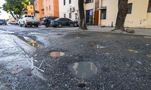 Congesti&oacute;n en calle de Villa Consuelo por insuficiente espacio para circular