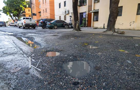 Congesti&oacute;n en calle de Villa Consuelo por insuficiente espacio para circular