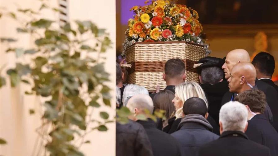 El funeral de Brigitte Bardot re&uacute;ne a miles de admiradores en Saint Tropez