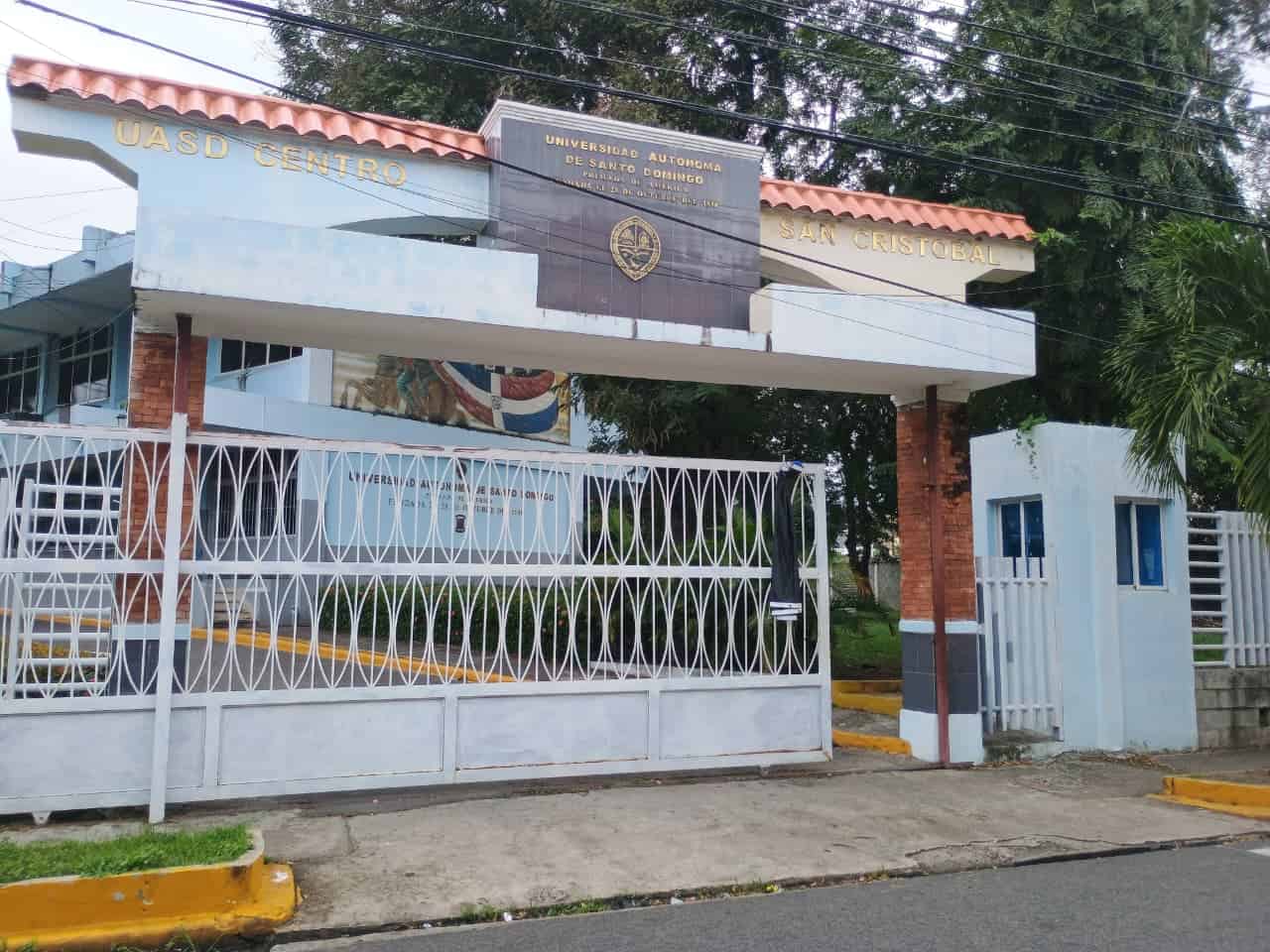 En estos momentos se construye un edificio de posgrado, un multiusos y una estancia infantil en San Cristóbal.