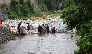 L&iacute;deres comunitarios exigen al Gobierno retomar saneamiento de la ca&ntilde;ada Guajim&iacute;a