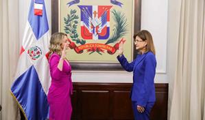 Gloria Reyes asume como nueva ministra de la Mujer