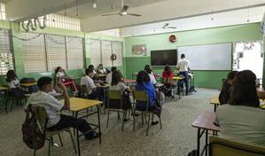 Los padres no env&iacute;an a los hijos a las escuelas: persiste la baja asistencia de los estudiantes