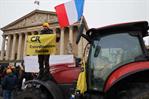 Los agricultores entran con tractores en Par&iacute;s para protestar contra el acuerdo UE-Mercosur