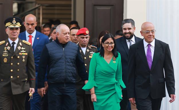 Delcy Rodr&iacute;guez y el vestido que habl&oacute; m&aacute;s alto que el discurso