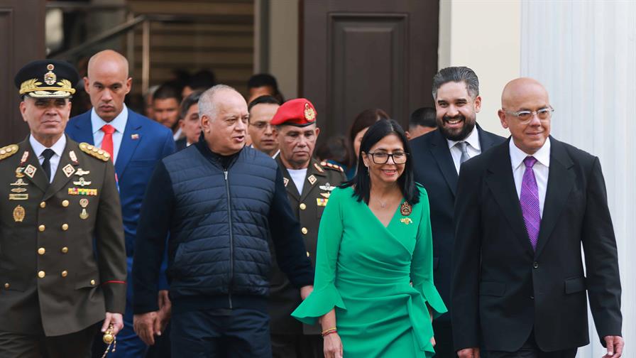 Delcy Rodr&iacute;guez y el vestido que habl&oacute; m&aacute;s alto que el discurso