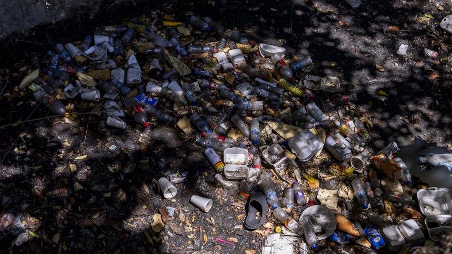Desde neveras hasta chasis: los hallazgos en ca&ntilde;adas del Gran Santo Domingo