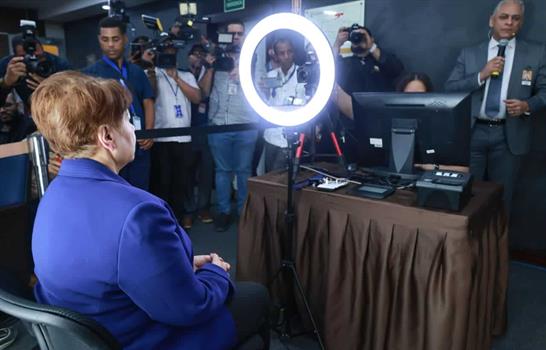 La JCE realiza primera captura de datos para la nueva c&eacute;dula