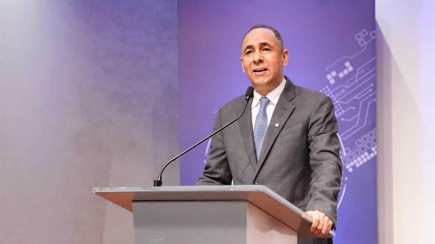 Nelson Arroyo asume Aduanas enfocado en aumentar las recaudaciones y facilitar m&aacute;s el comercio