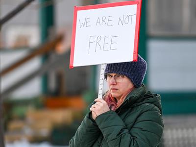 NY se une a protestas tras muerte de mujer en tiroteo en Minnesota
