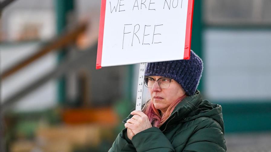 Nueva York se une a las protestas por la muerte de una mujer a manos de ICE en Minnesota