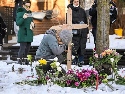 Lloran mujer abatida por ICE en medio de tensiones con Trump