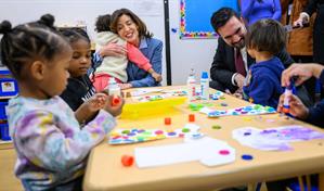 Zohran Mamdani y la gobernadora de NY anuncian cuidado infantil gratis para ni&ntilde;os menores de 2 a&ntilde;os