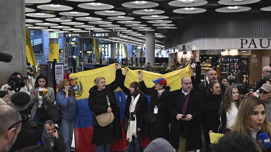 Llegan a Madrid los cinco presos españoles liberados en Venezuela Llegan a Madrid los cinco presos españoles liberados en Venezuela