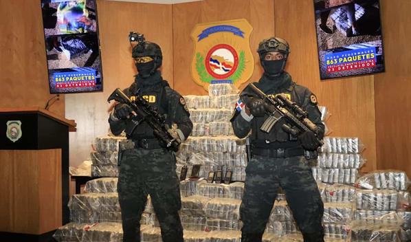 Autoridades decomisan 863 paquetes de coca&iacute;na en costas de Pedernales; hay dos detenidos