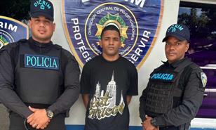 Se entrega acusado de participar en tiroteo que dej&oacute; un muerto y dos heridos en San Pedro de Macor&iacute;s