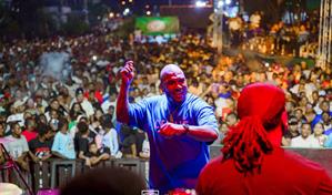 El desorden y el alcohol eclipsan el car&aacute;cter religioso de las patronales