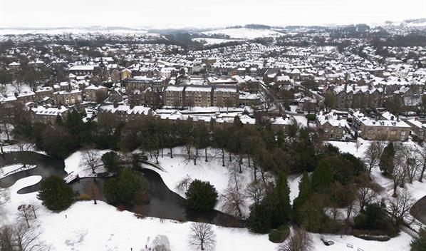 Tormenta deja sin electricidad a 380,000 hogares en Francia