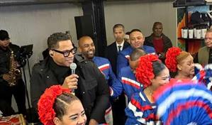 El merengue dominicano tom&oacute; el metro de Nueva York al ritmo de Jandy Ventura