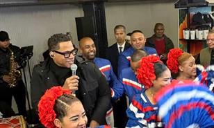 El merengue dominicano tom&oacute; el metro de Nueva York al ritmo de Jandy Ventura