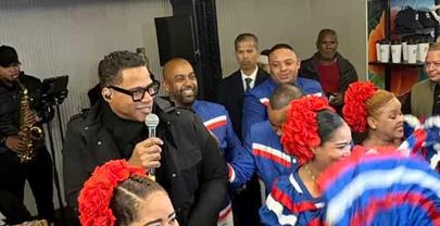 El merengue dominicano tom&oacute; el metro de Nueva York al ritmo de Jandy Ventura