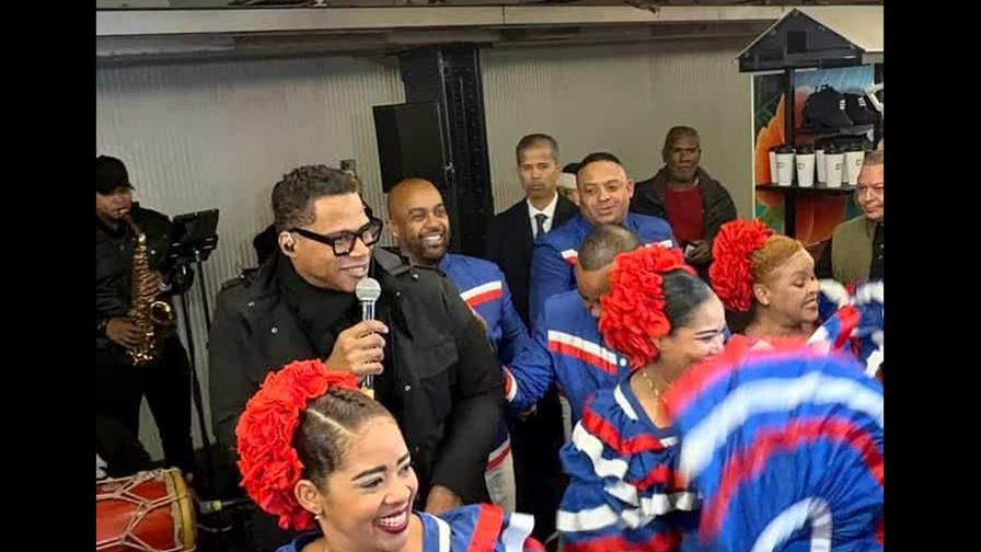 El merengue dominicano tom&oacute; el metro de Nueva York al ritmo de Jandy Ventura
