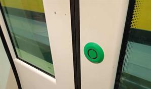 El Metro de Santo Domingo retoma el uso de botones para abrir puertas de los vagones