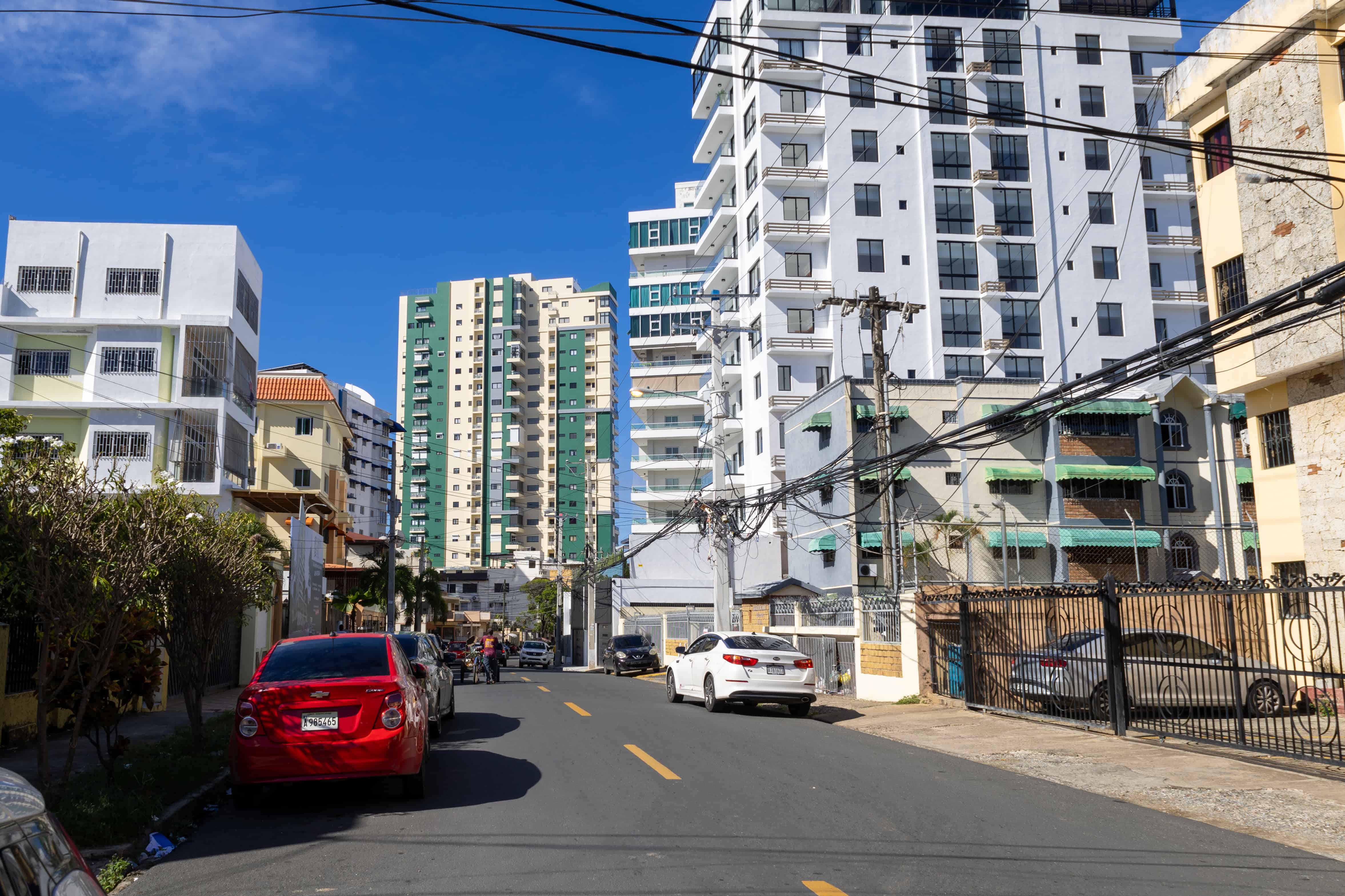 Una de las calles de Alma Rosa I.