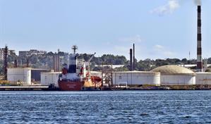 Arriba a Cuba petrolero con cerca de 86,000 barriles de combustible enviados por M&eacute;xico