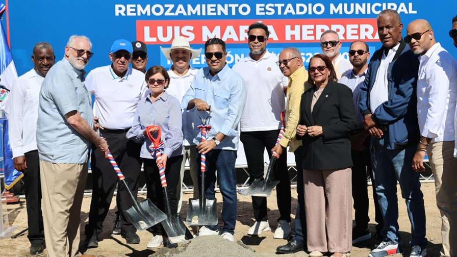 Ministro Kelvin Cruz inicia remodelación de estadio en Baní con inversión de 25 millones Ministro Kelvin Cruz inicia remodelación de estadio en Baní con inversión de 25 millones