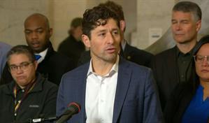 Mine&aacute;polis pide que funcionarios estatales investiguen muerte de mujer a manos del ICE