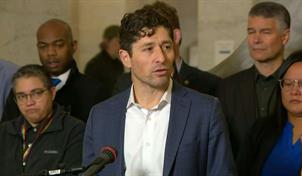 Mine&aacute;polis pide que funcionarios estatales investiguen muerte de mujer a manos del ICE