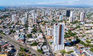 Santo Domingo Este dej&oacute; de mirar al Distrito: ahora mira al cielo y hacia el mar