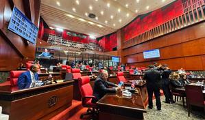 Senadores tambi&eacute;n rechazan despidos masivos en instituciones p&uacute;blicas