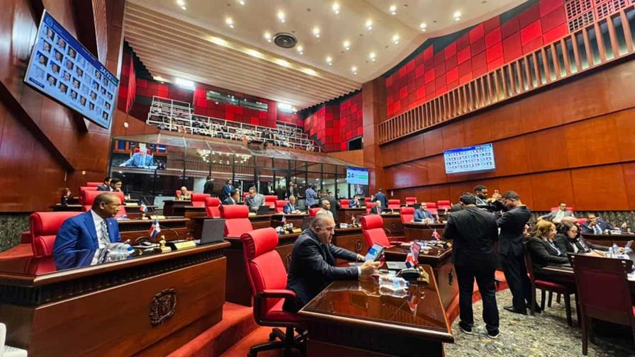 Senadores tambi&eacute;n rechazan despidos masivos en instituciones p&uacute;blicas