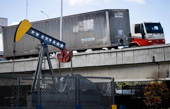 Precios del petr&oacute;leo cierran con leve aumento ante la situaci&oacute;n en Ir&aacute;n y Venezuela