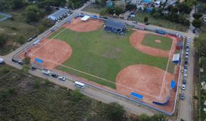 Vicepresidenta Raquel Pe&ntilde;a y el Inefi entregan estadio de b&eacute;isbol escolar en Santo Domingo Este