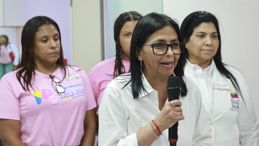 Delcy Rodríguez: Aquí manda el pueblo venezolano y hay un Gobierno, el de Nicolás Maduro Delcy Rodríguez: Aquí manda el pueblo venezolano y hay un Gobierno, el de Nicolás Maduro