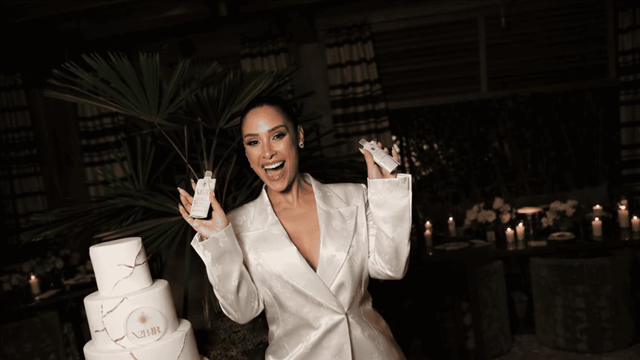 La pareja de Romeo Santos se estrena como empresaria cosm&eacute;tica