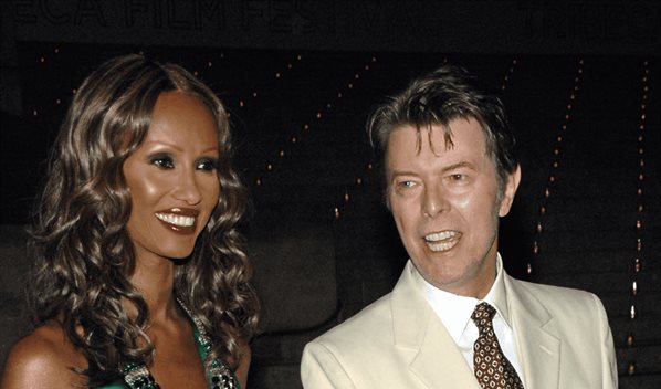 La modelo Iman homenajea a David Bowie con un tatuaje en el 10 aniversario de su muerte